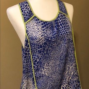 EUC Top w/cute details